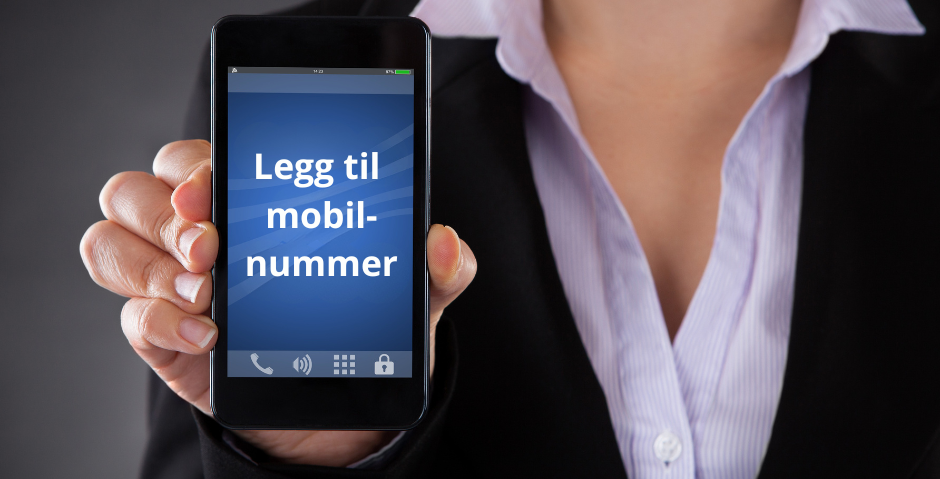 dame som holder frem mobil